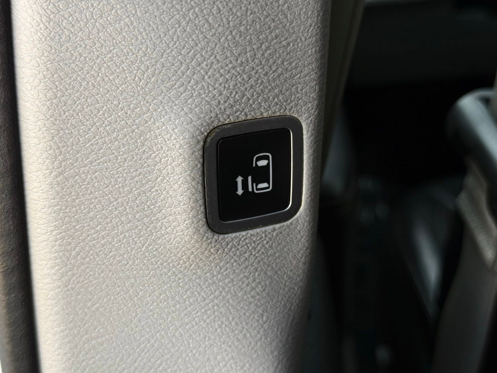 Used 2018 Chrysler Pacifica Touring-L image 19