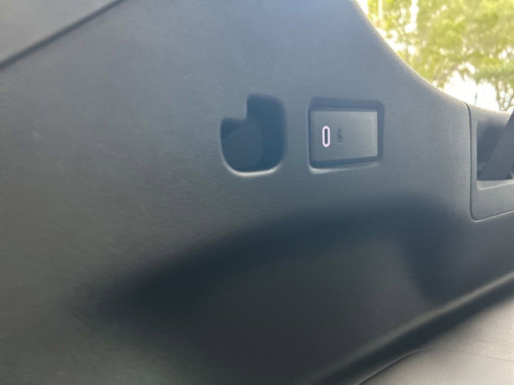 Used 2024 Chevrolet Suburban High Country w/ Advanced Technology Package image 37