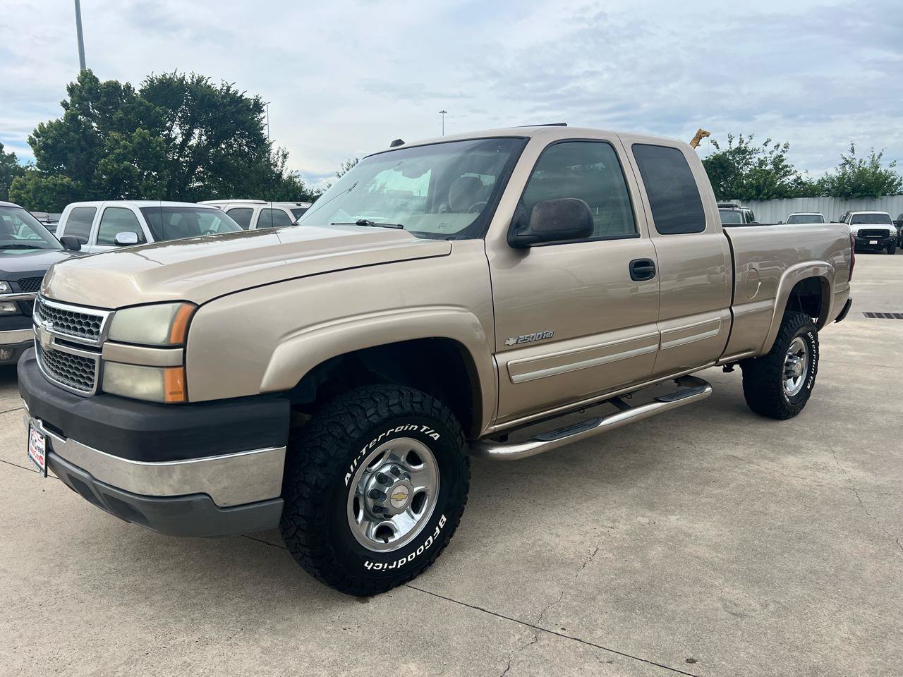 Used 2005 Chevrolet Silverado 2500 LS AWD/4WD image 2