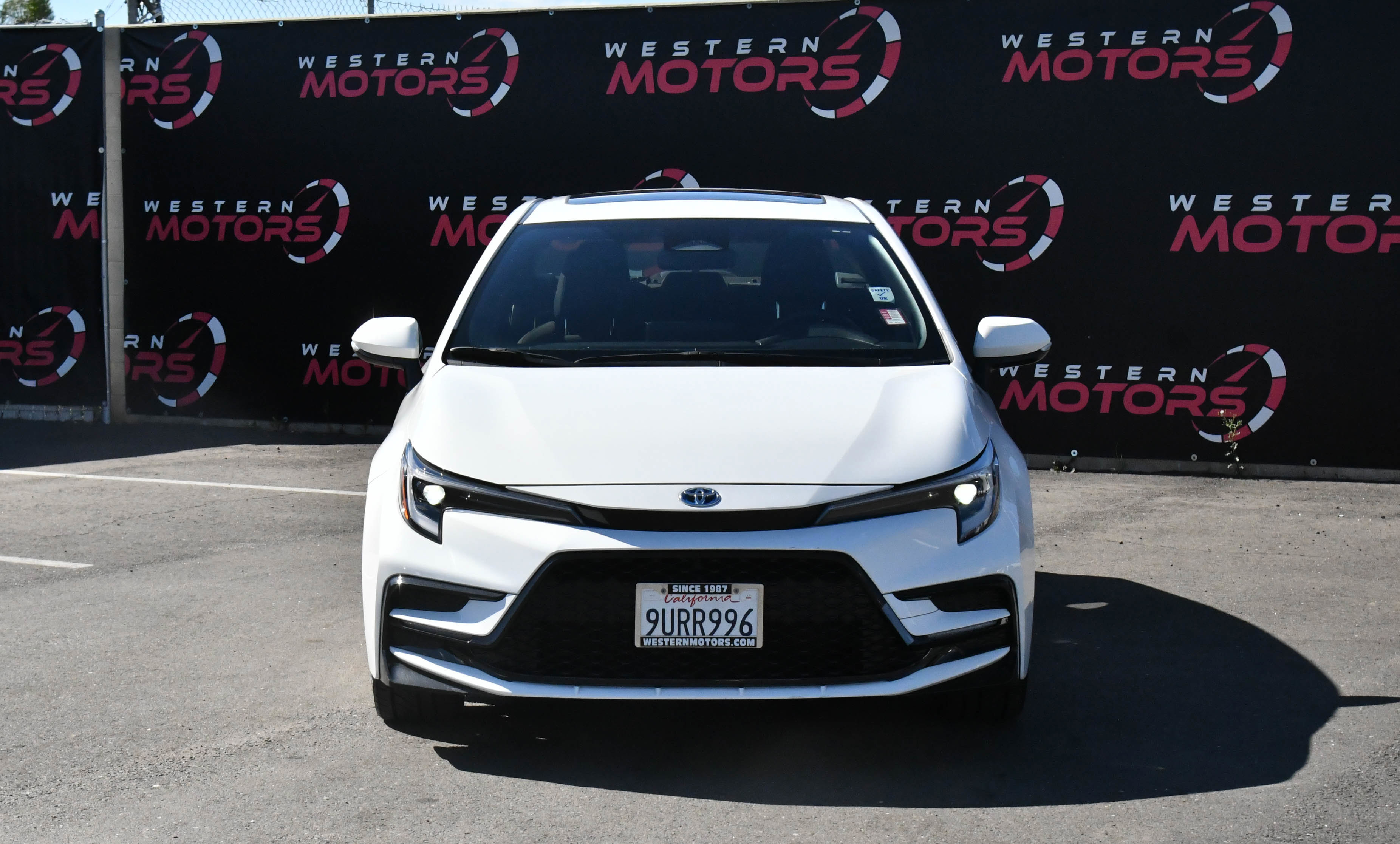 Used 2024 Toyota Corolla SE w/ SE Package image 2