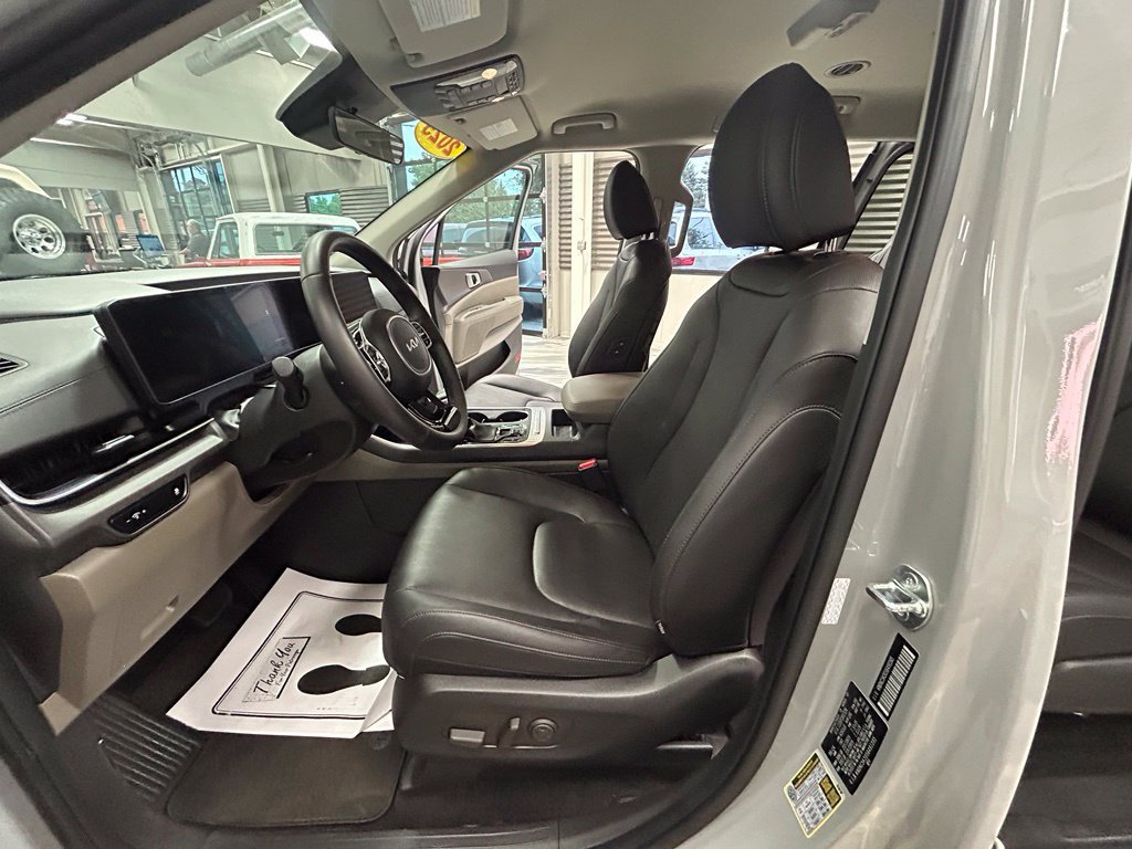 Used 2025 Kia Carnival EX FWD image 58