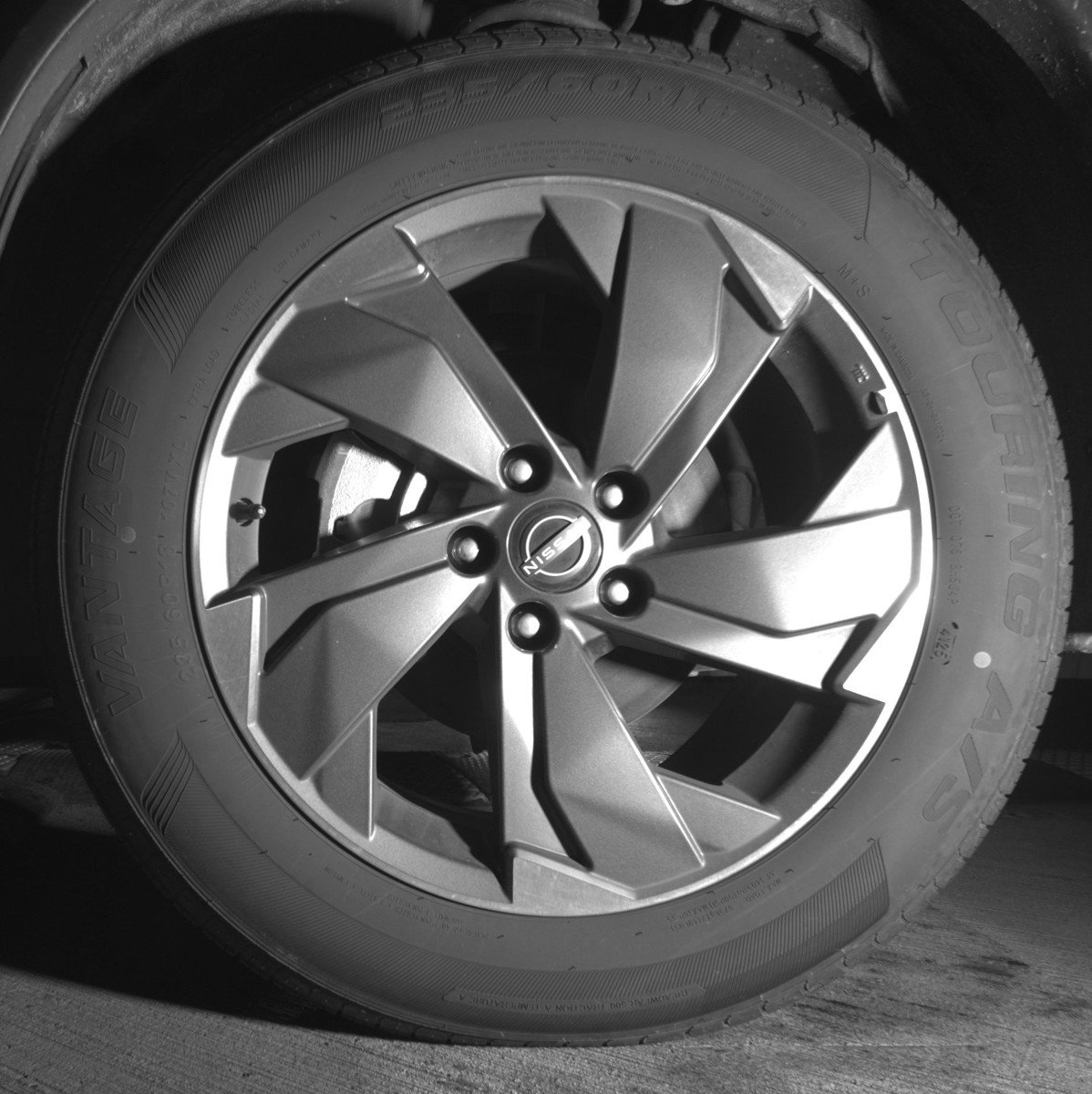 Used 2025 Nissan Rogue SV FWD image 12