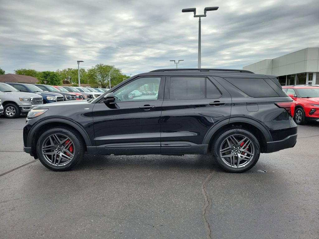 Certified 2025 Ford Explorer ST-Line w/ ST-Line Street Pack AWD/4WD image 7