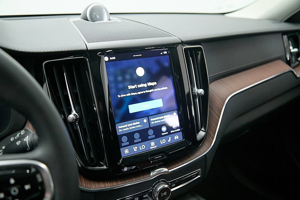 Certified 2023 Volvo XC60 T8 Ultimate w/ Climate Package AWD/4WD image 14