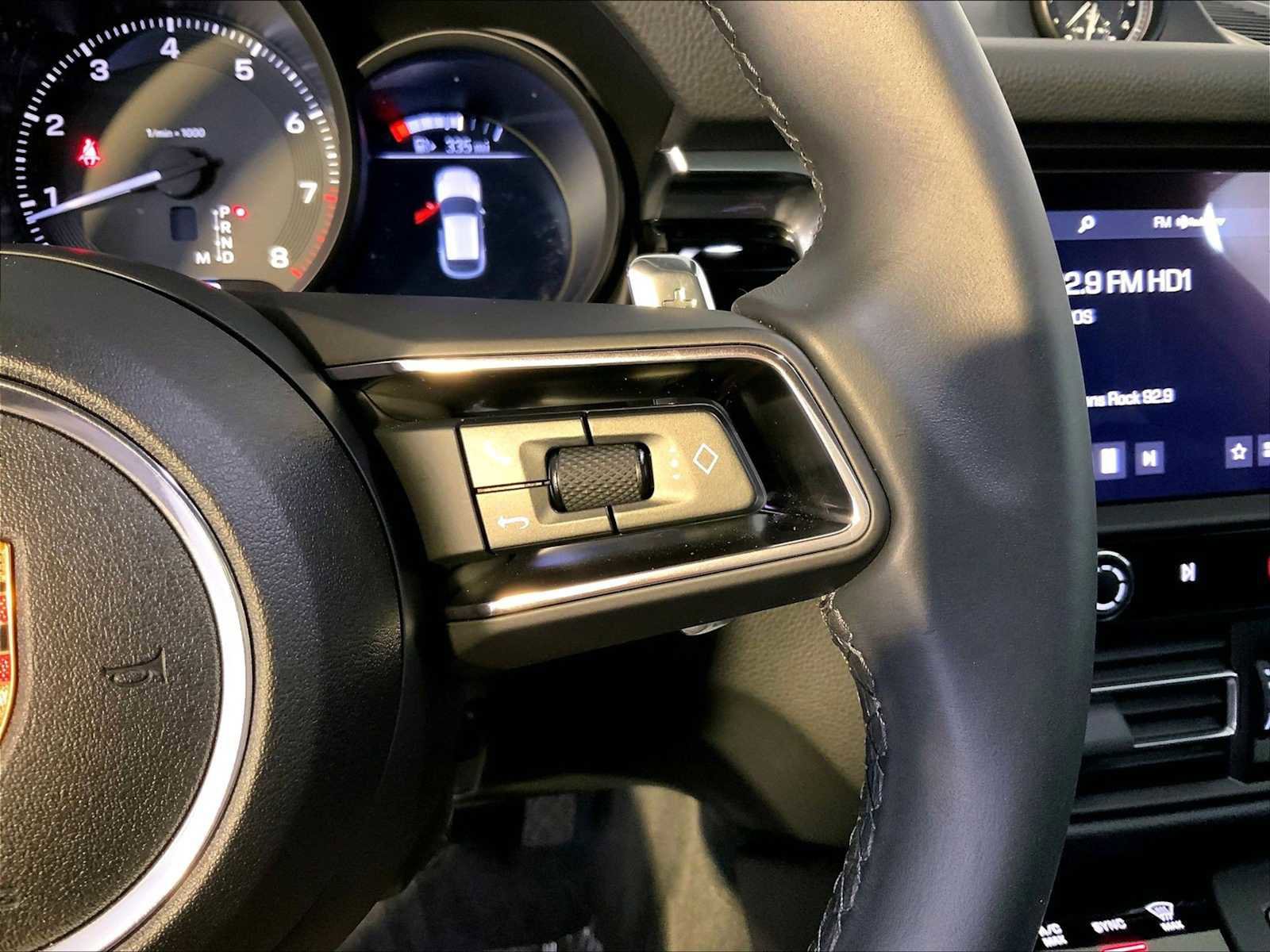 Certified 2025 Porsche Macan image 28