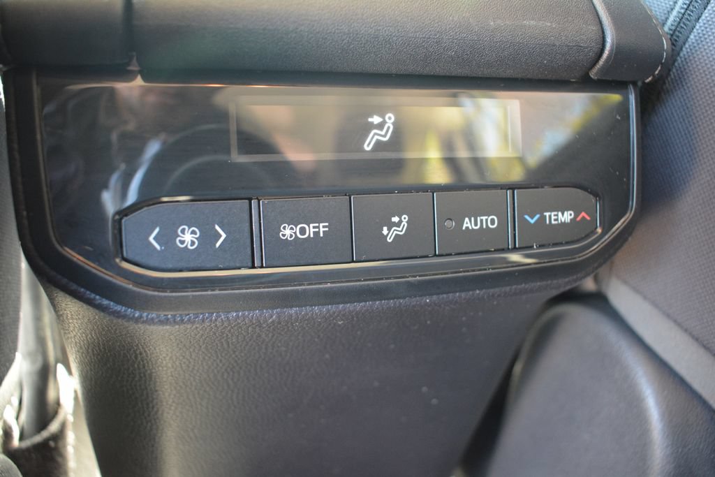 Used 2021 Toyota Highlander LE AWD/4WD image 22