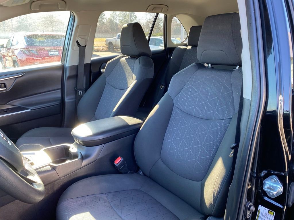 Used 2024 Toyota RAV4 XLE FWD image 21