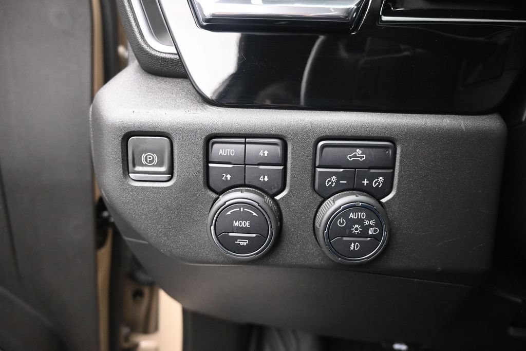 Used 2022 Chevrolet Silverado 1500 LT Trail Boss w/ Convenience Package II AWD/4WD image 12