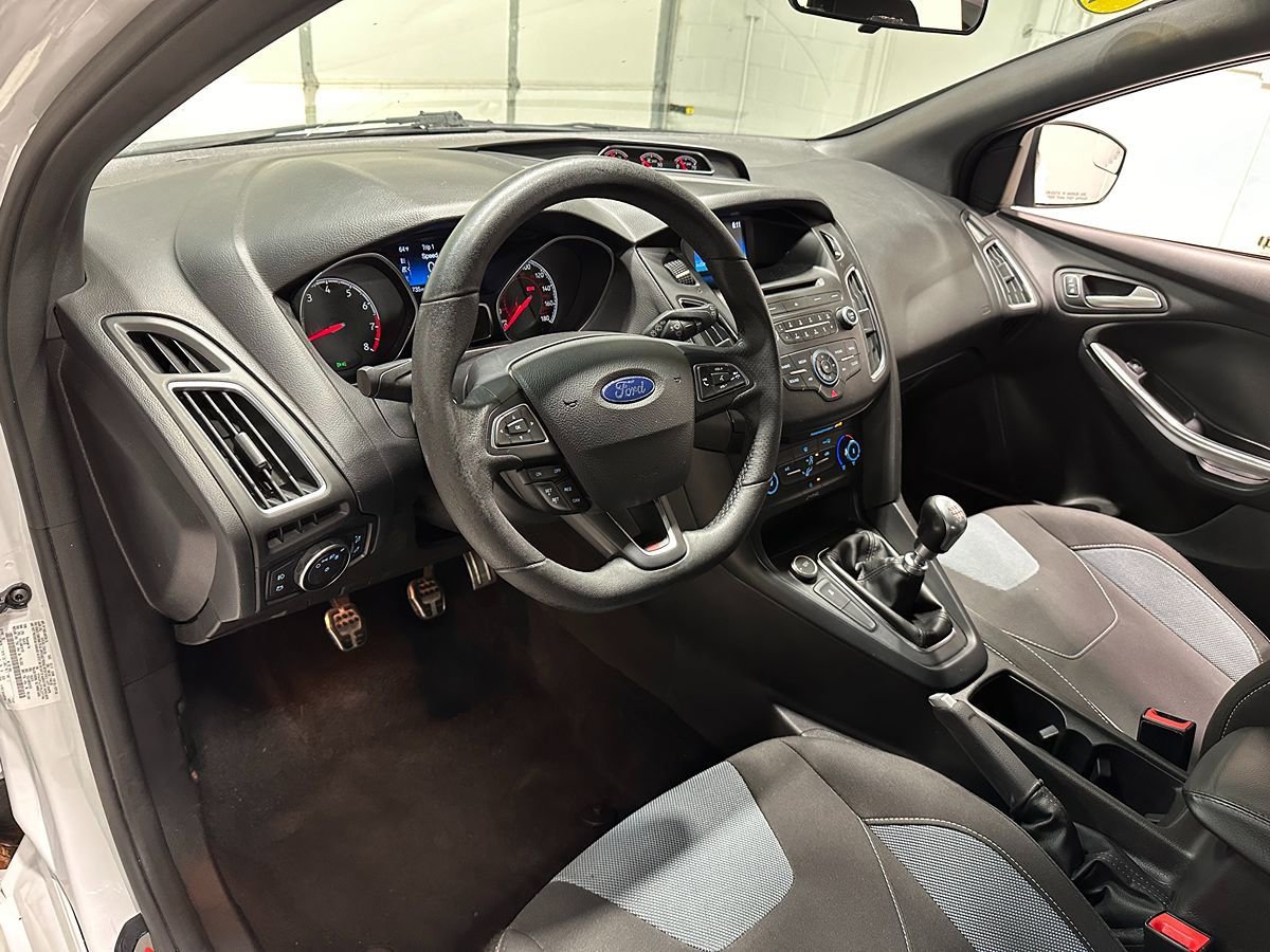 Used 2017 Ford Focus ST image 26