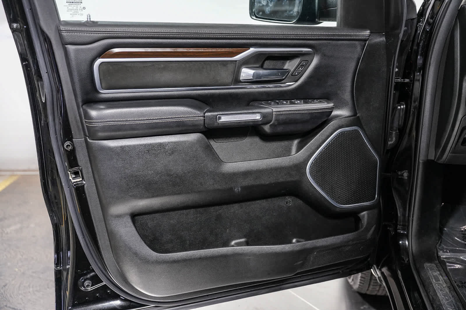 Used 2022 RAM 1500 Laramie RWD image 21