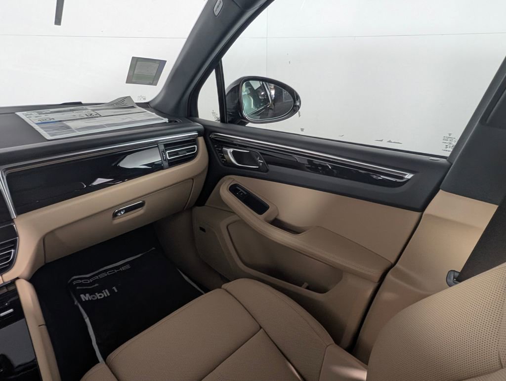 New 2026 Porsche Macan image 23