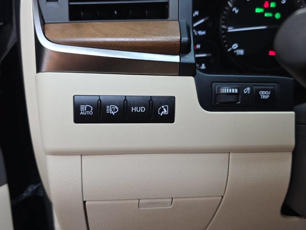 Used 2019 Lexus LX 570 4WD w/ Luxury Package image 30