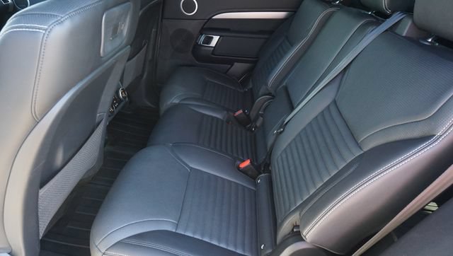 Used 2024 Land Rover Discovery Dynamic SE AWD/4WD image 28