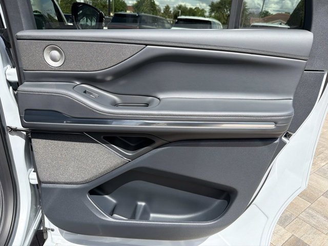 New 2026 Lincoln Navigator L Reserve AWD/4WD image 19