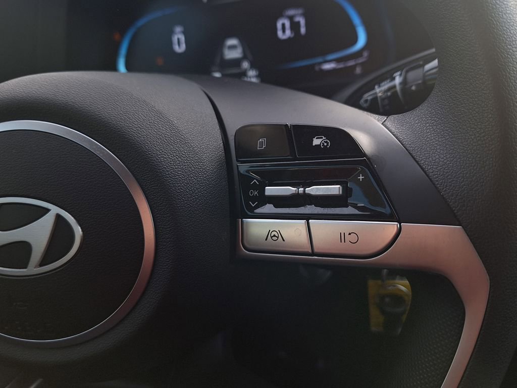 Certified 2025 Hyundai Elantra SE image 16