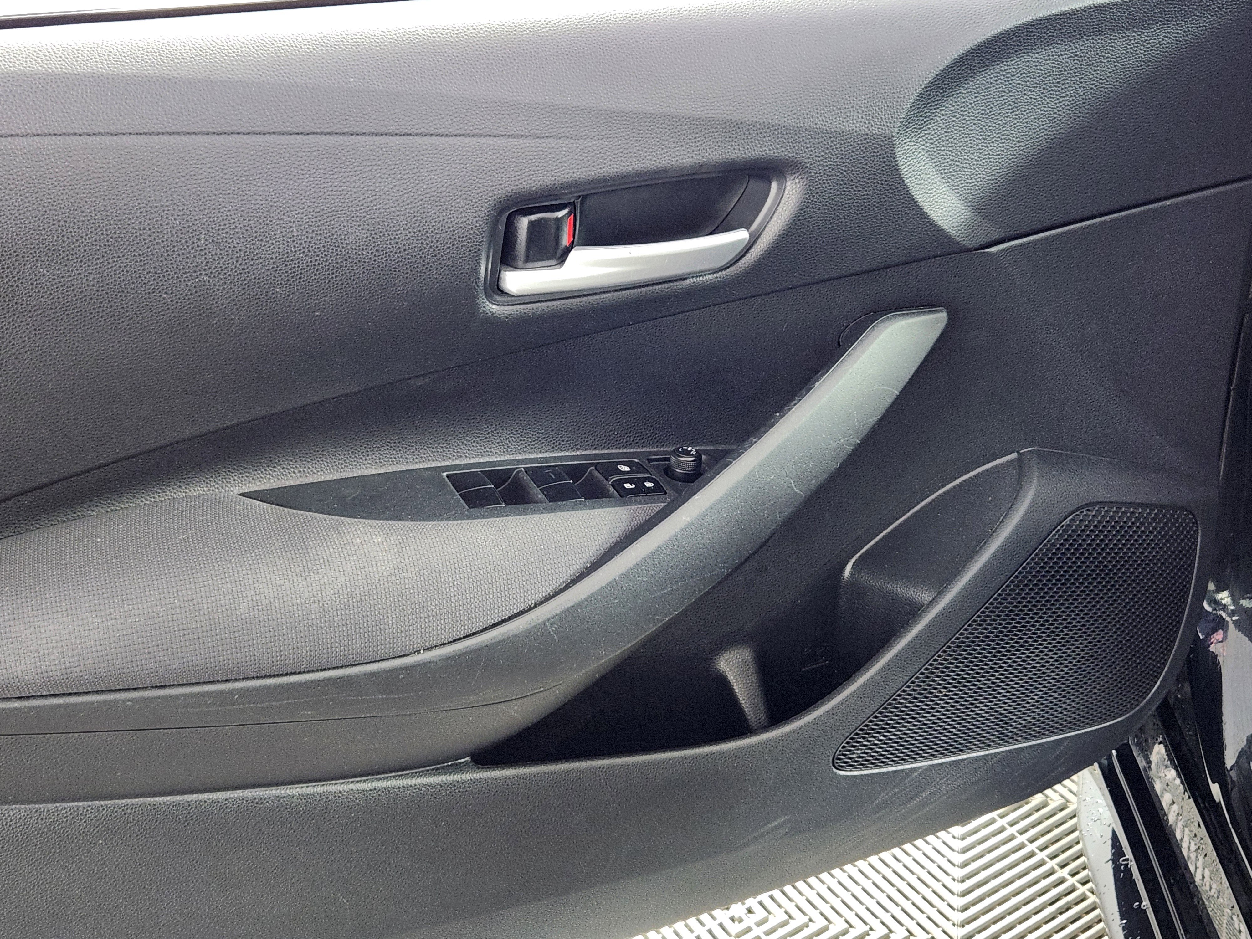 Used 2020 Toyota Corolla LE image 16