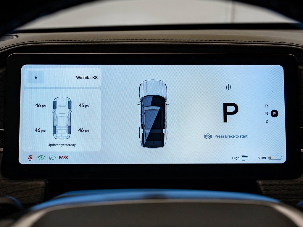 Used 2023 Rivian R1S Adventure image 35