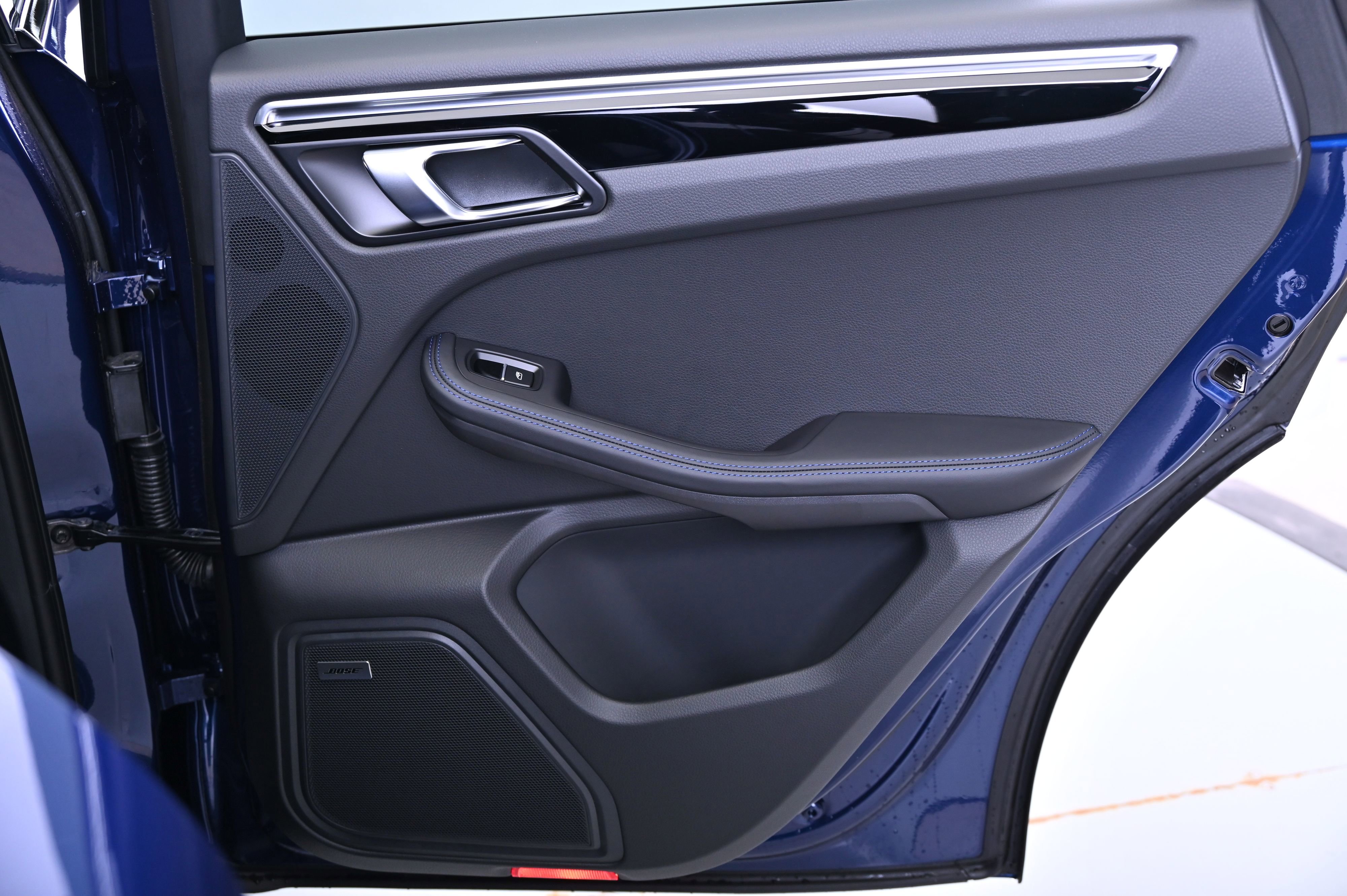 Certified 2025 Porsche Macan image 20