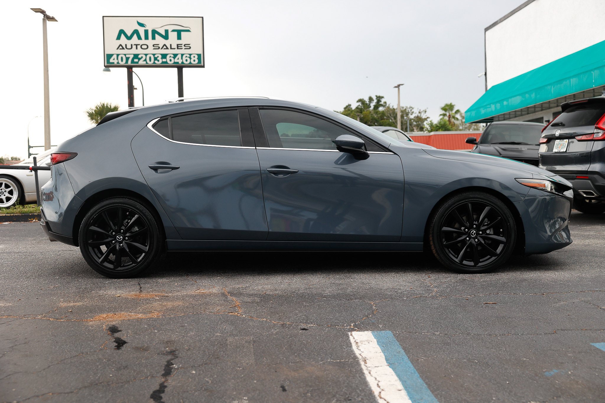 Used 2019 MAZDA MAZDA3 Hatchback w/ Premium Package FWD image 17