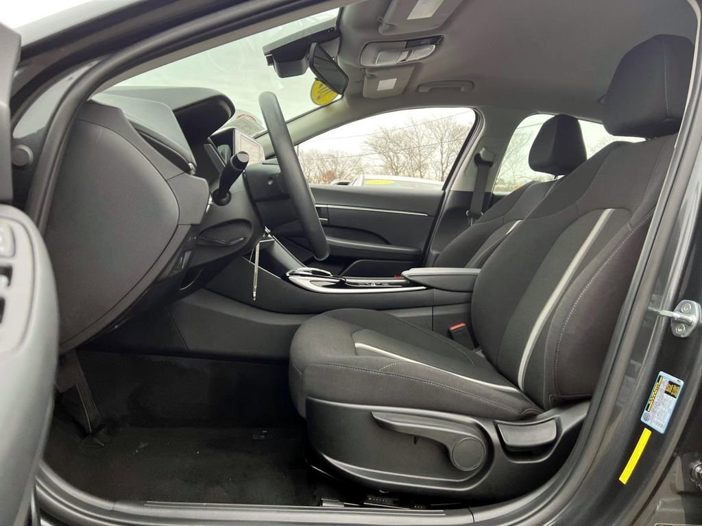 Certified 2022 Hyundai Sonata SE w/ Cargo Package image 8