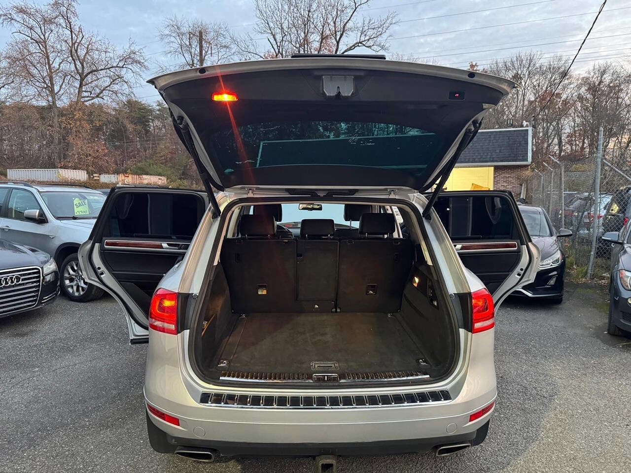 Used 2014 Volkswagen Touareg TDI image 12