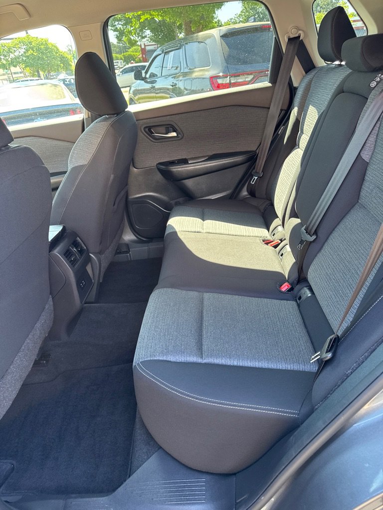 Used 2023 Nissan Rogue SV image 7