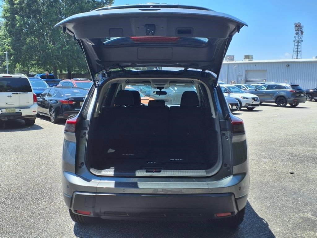 Used 2025 Nissan Rogue S image 7