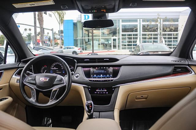 Used 2018 Cadillac XT5 Luxury w/ Driver Awareness Package image 17