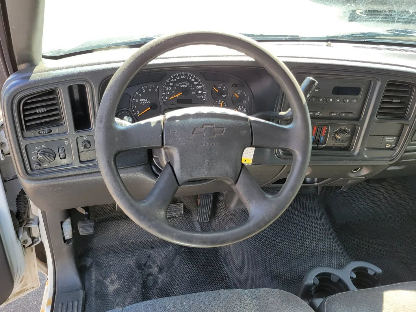 Used 2004 Chevrolet Silverado 1500 W/T RWD image 4