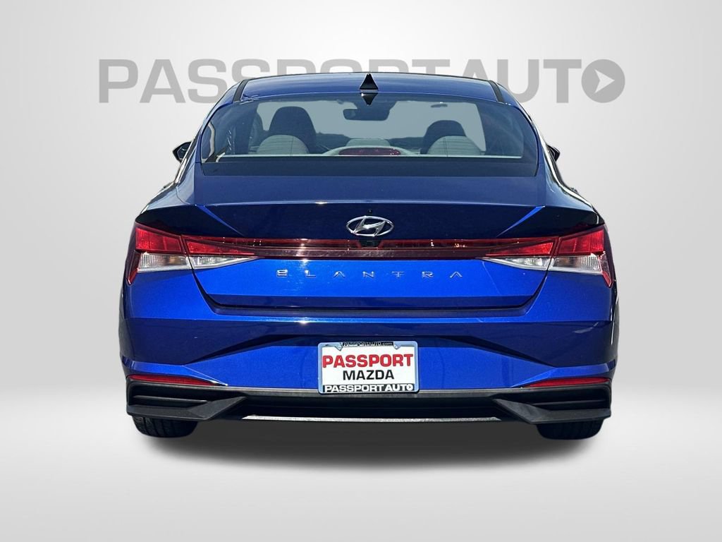 Used 2023 Hyundai Elantra SEL w/ Convenience Package FWD image 3