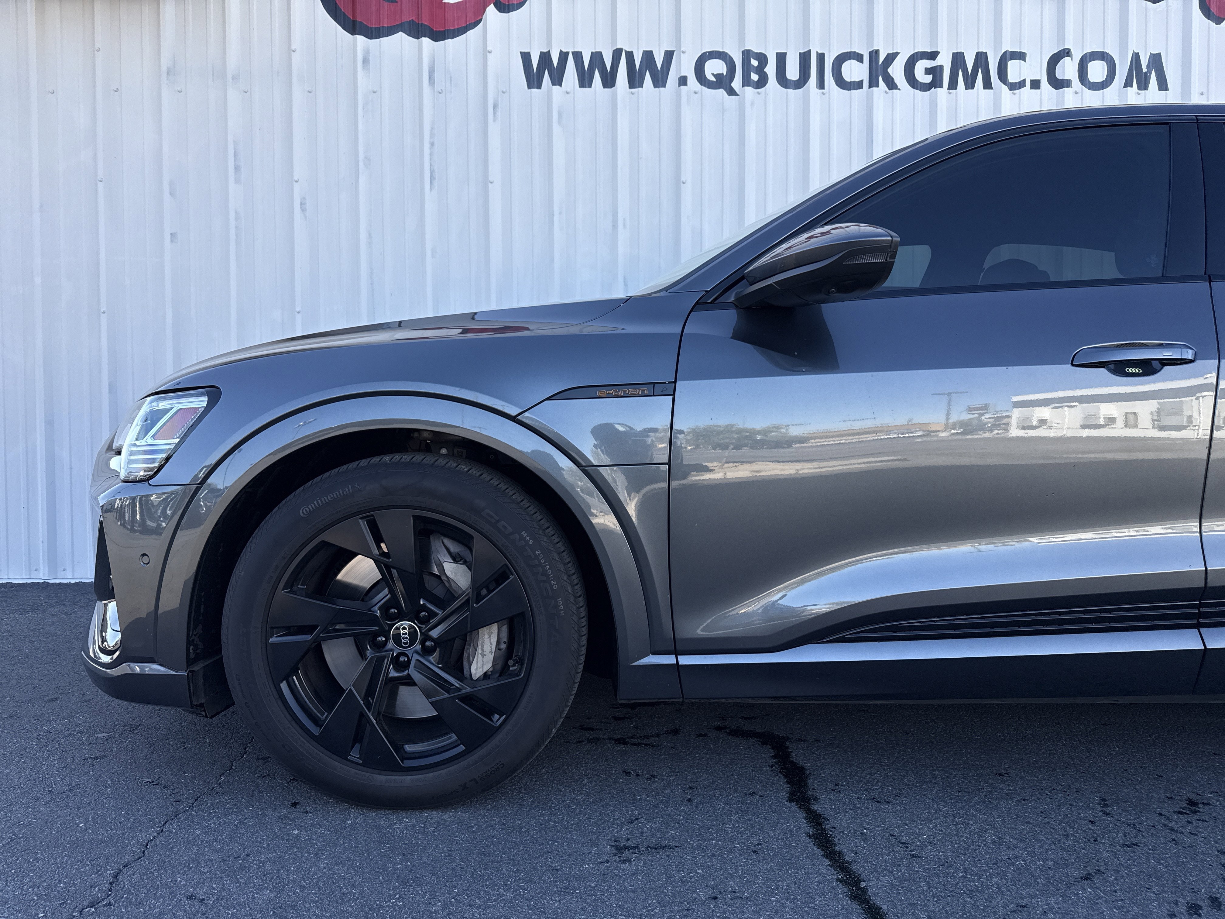 Used 2023 Audi e-tron Premium w/ Convenience Plus Package image 4