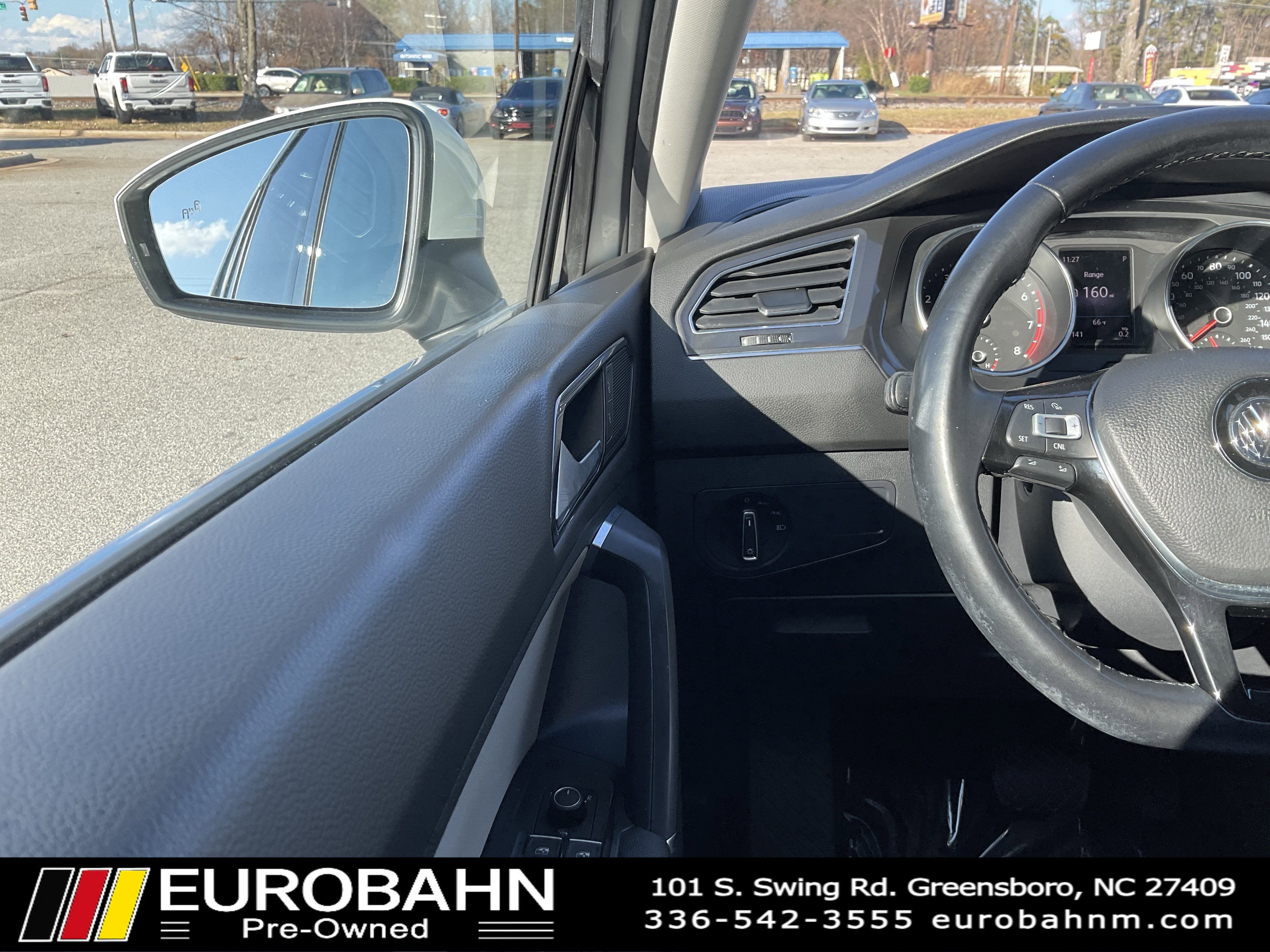 Used 2018 Volkswagen Tiguan SE image 18