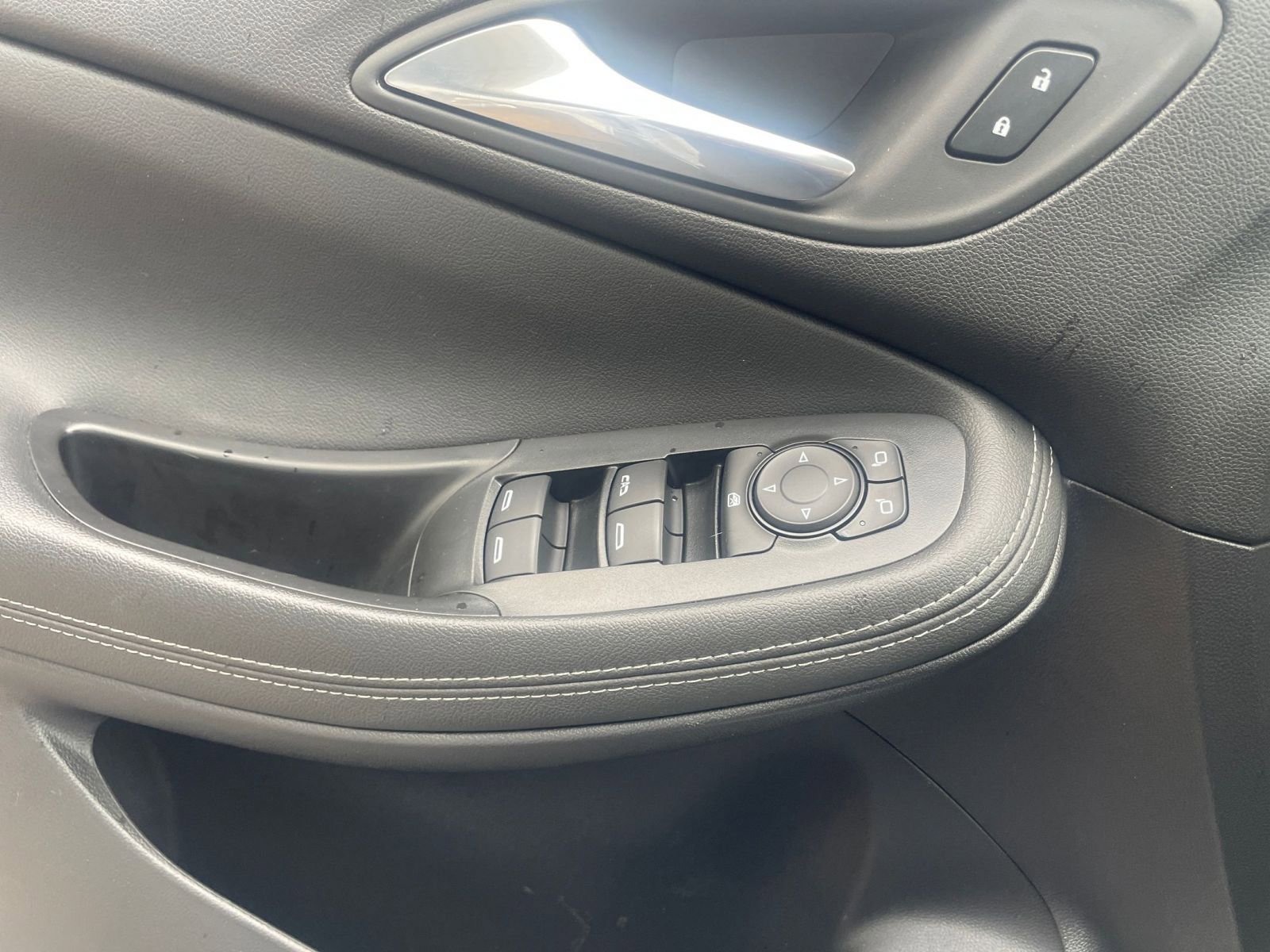 Used 2025 Buick Encore GX Preferred image 18