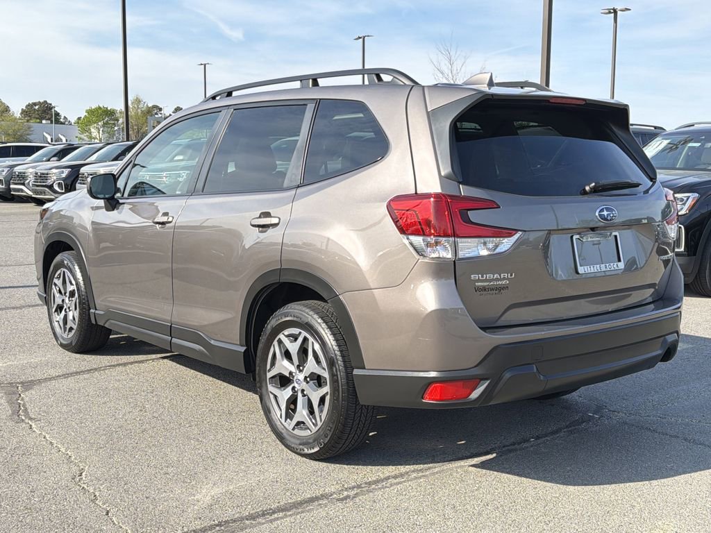 Used 2022 Subaru Forester Premium image 3