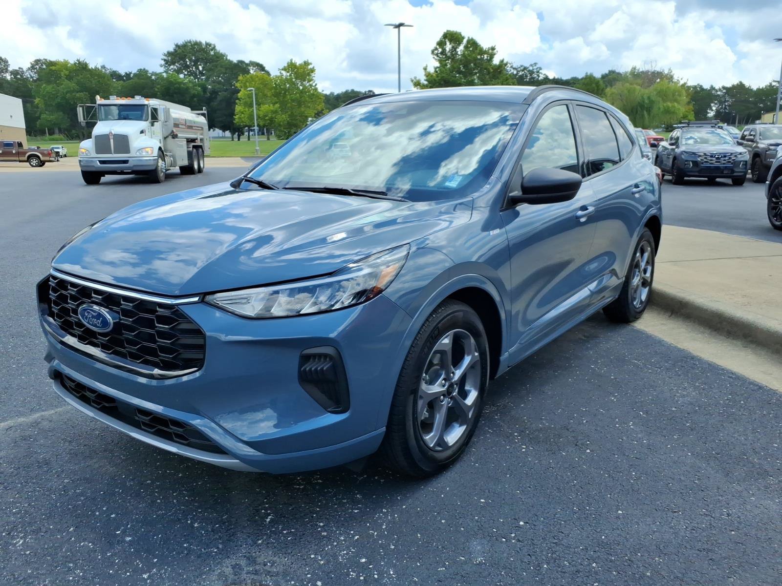 Used 2023 Ford Escape ST-Line w/ Tech Pack #1 FWD image 3