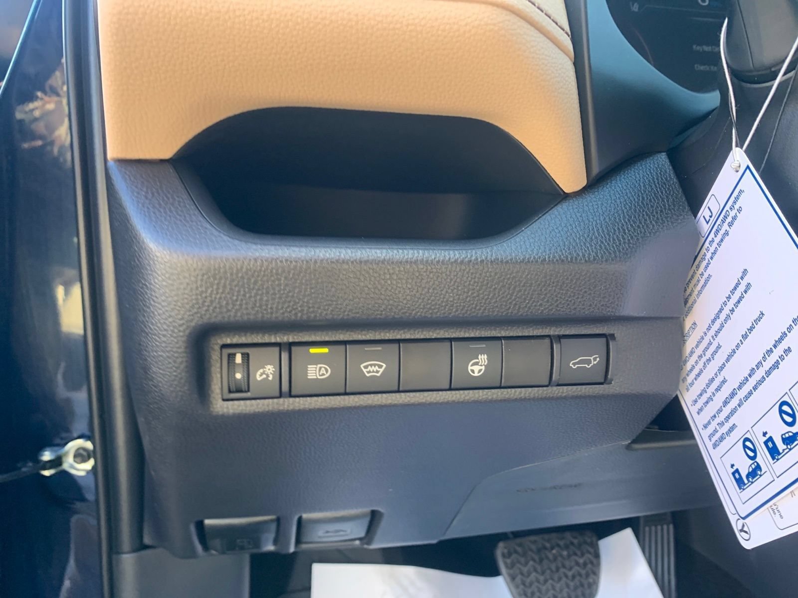 New 2025 Toyota RAV4 XLE w/ Convenience Package AWD/4WD image 14