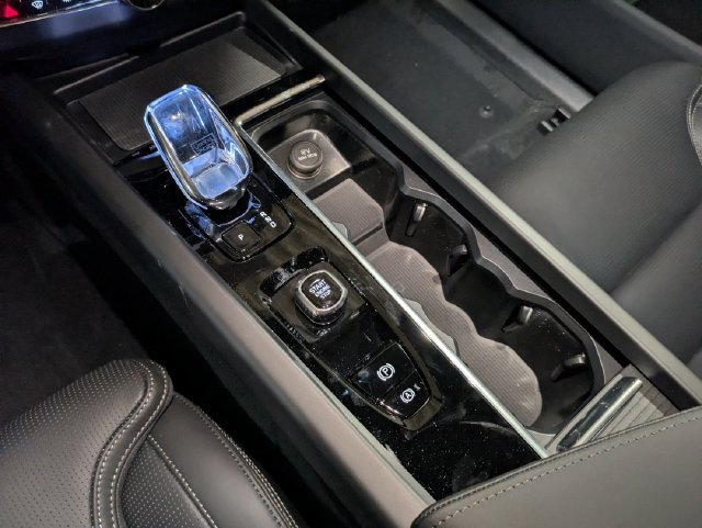 New 2026 Volvo XC60 T8 Ultra w/ Climate Package AWD/4WD image 23