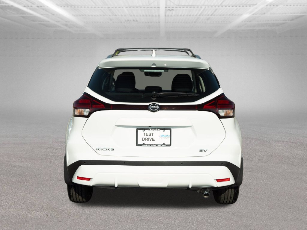 Used 2023 Nissan Kicks SV w/ Interior Electronics Package FWD image 8