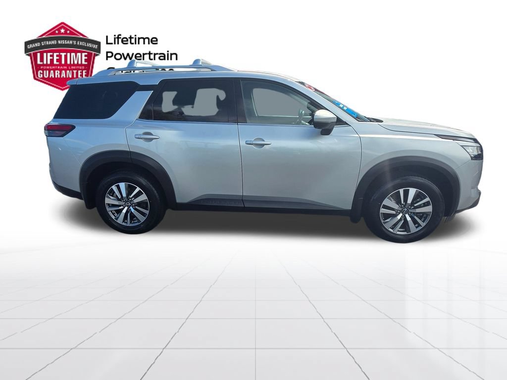 Certified 2022 Nissan Pathfinder SL w/ SL Black Package FWD image 6