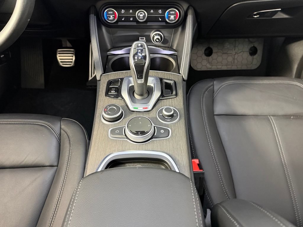 Used 2023 Alfa Romeo Stelvio Ti AWD/4WD image 16