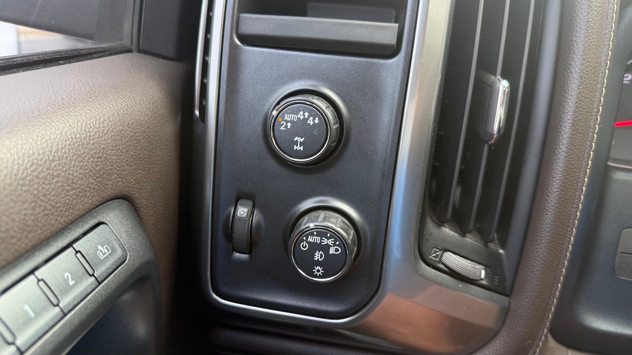 Used 2018 Chevrolet Silverado 1500 LTZ Z71 w/ Centennial Edition AWD/4WD image 54