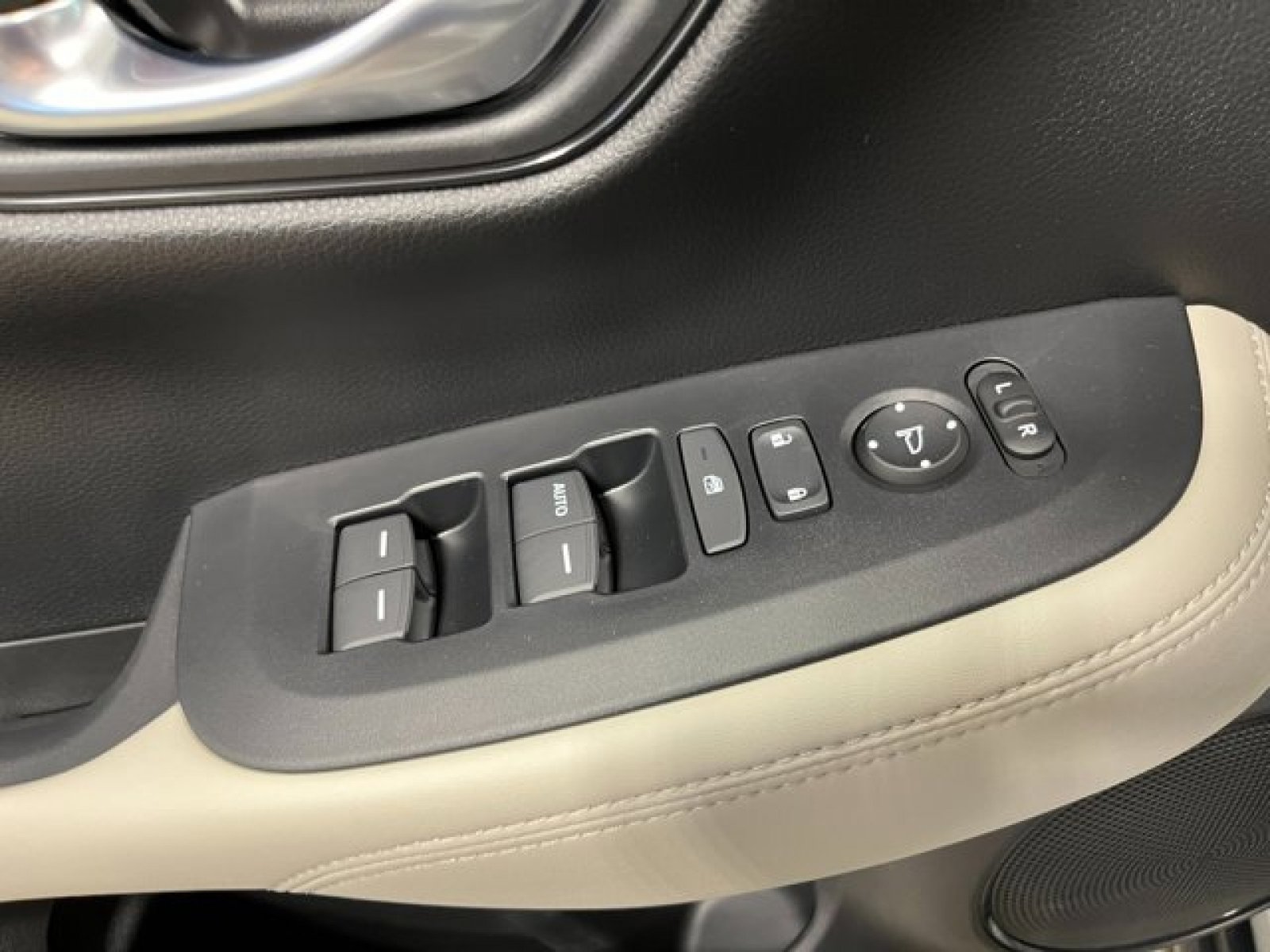 New 2026 Honda HR-V LX image 12