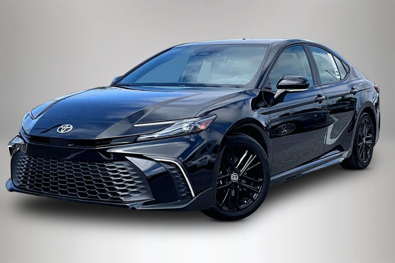 Used 2025 Toyota Camry SE video 1