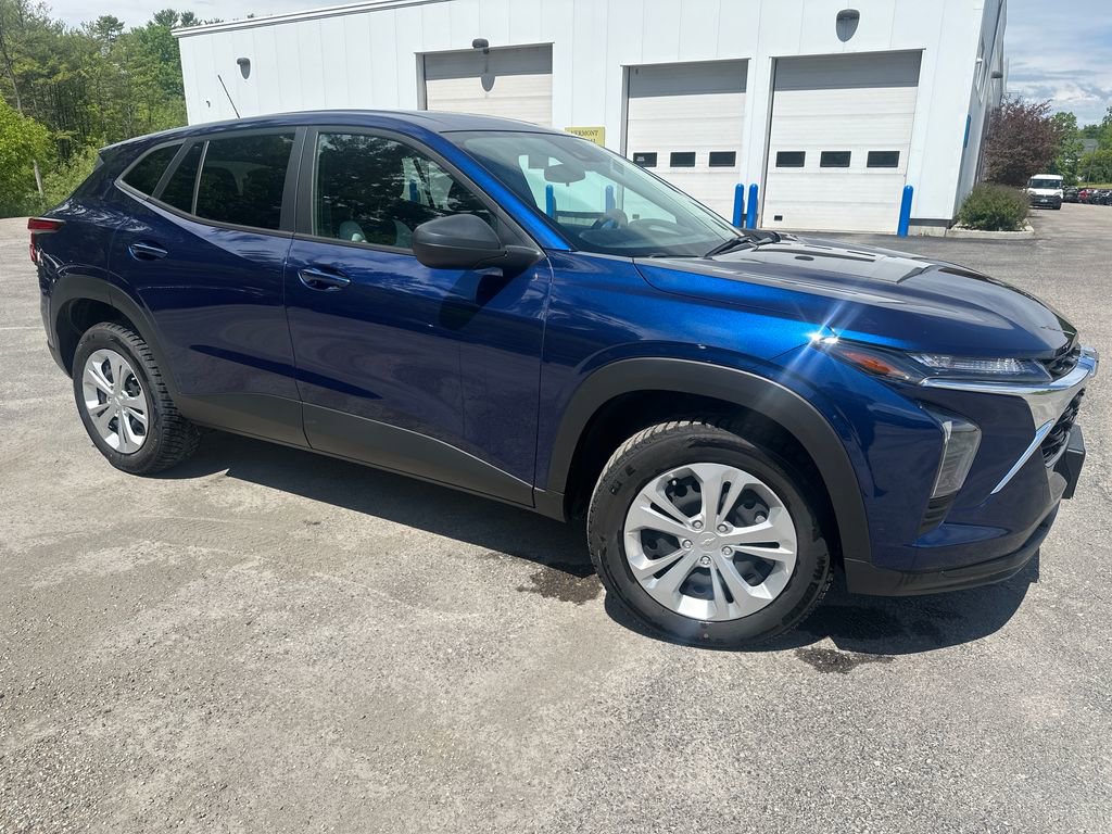Used 2024 Chevrolet Trax LS FWD image 7
