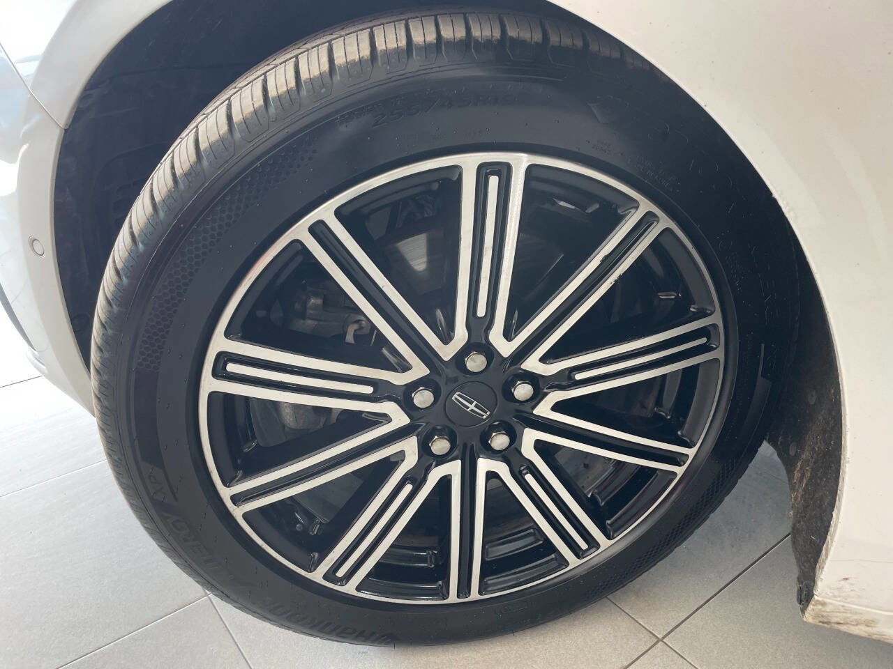 Used 2018 Lincoln Continental Reserve FWD image 10