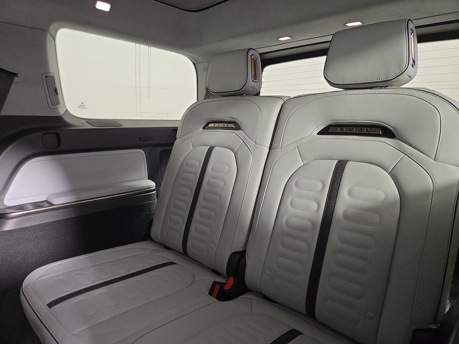 Used 2024 Rivian R1S Adventure AWD/4WD image 22