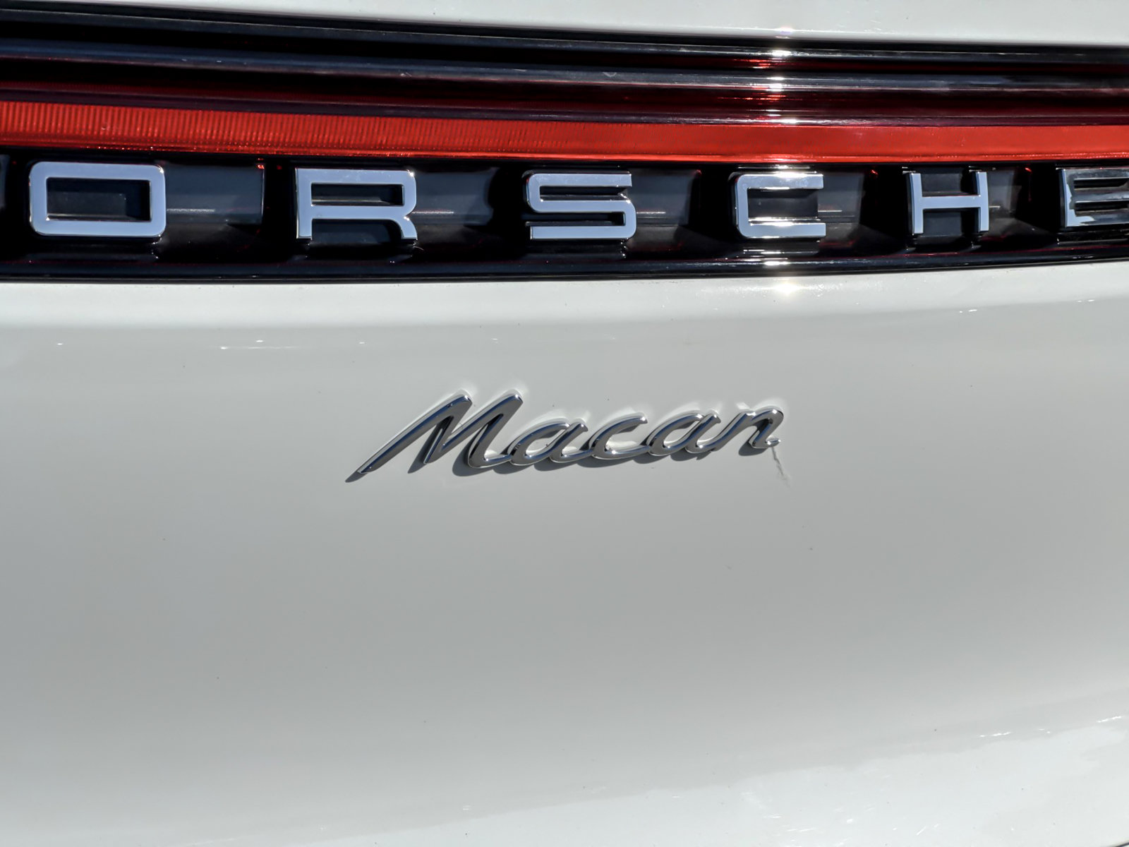 Certified 2026 Porsche Macan AWD/4WD image 33