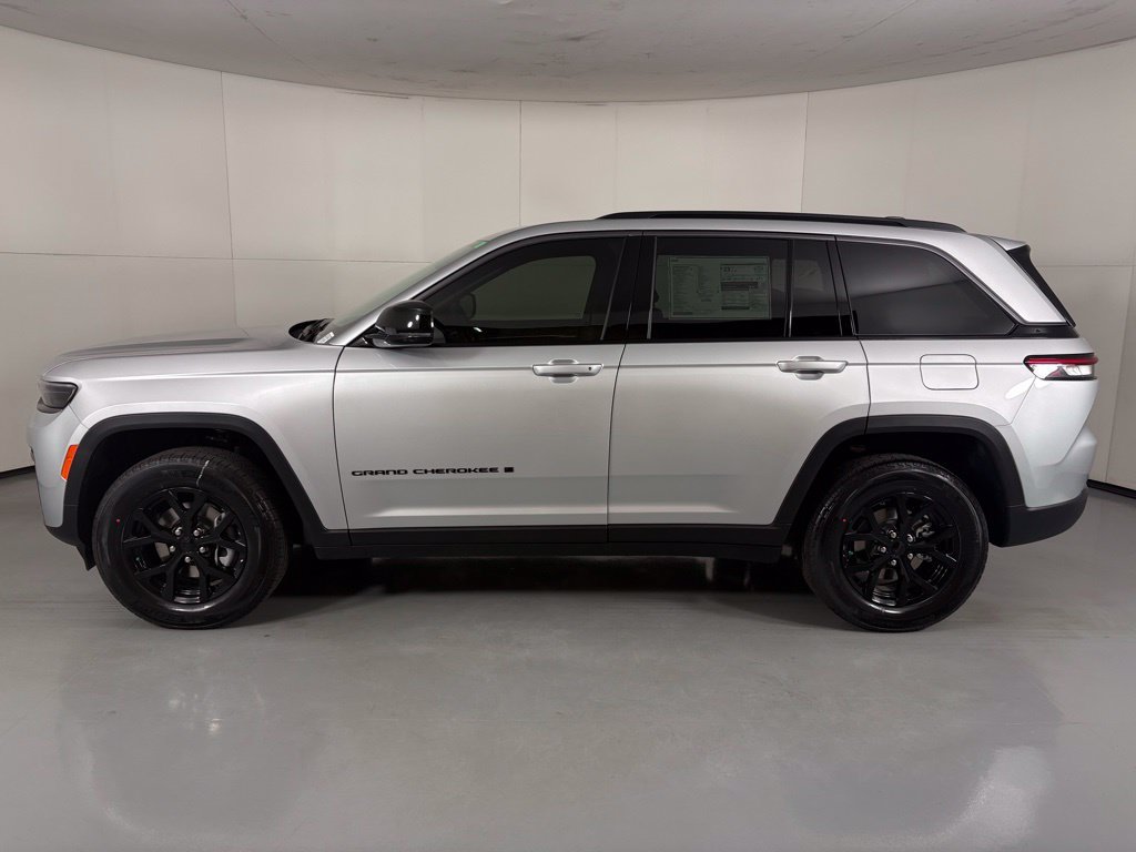 New 2026 Jeep Grand Cherokee Altitude AWD/4WD image 5