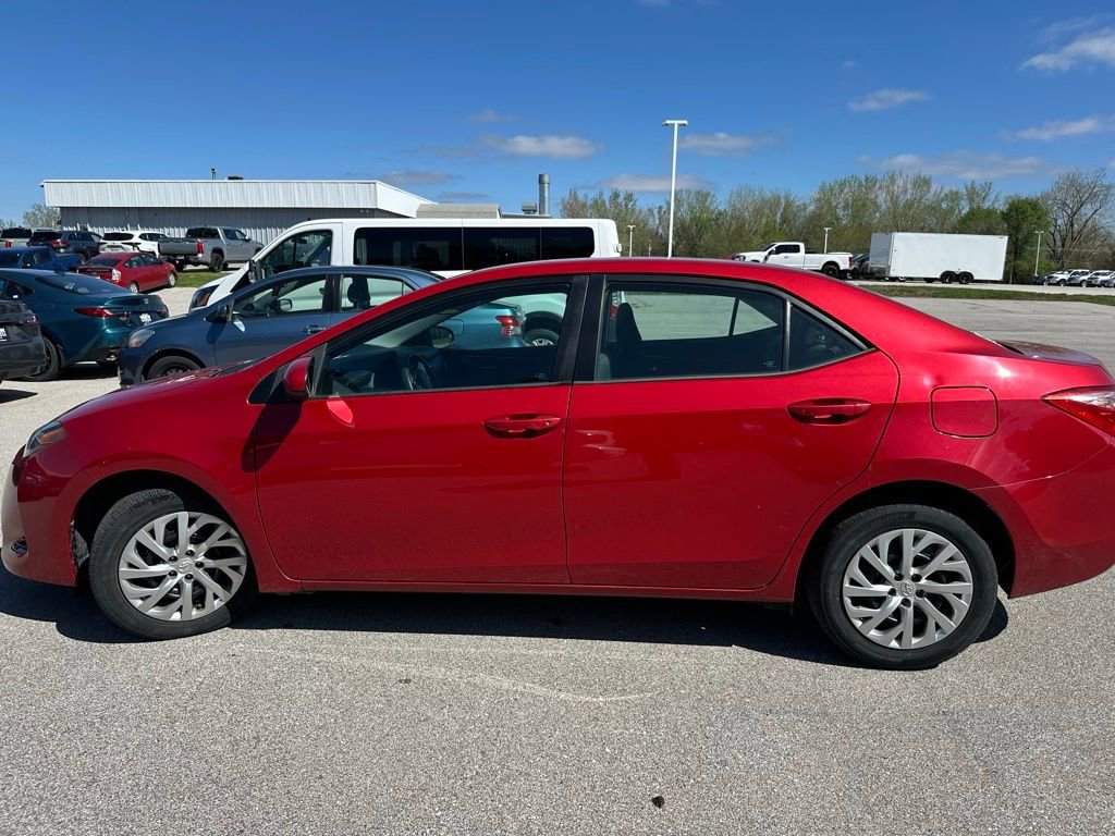 Used 2018 Toyota Corolla LE FWD image 4