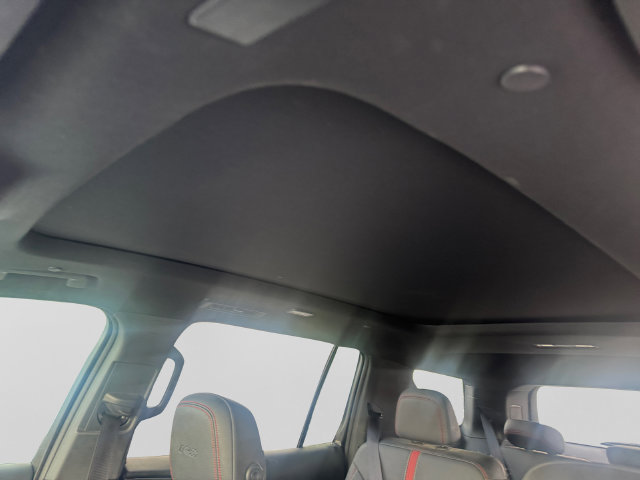 Used 2025 Chevrolet Traverse RS FWD image 10
